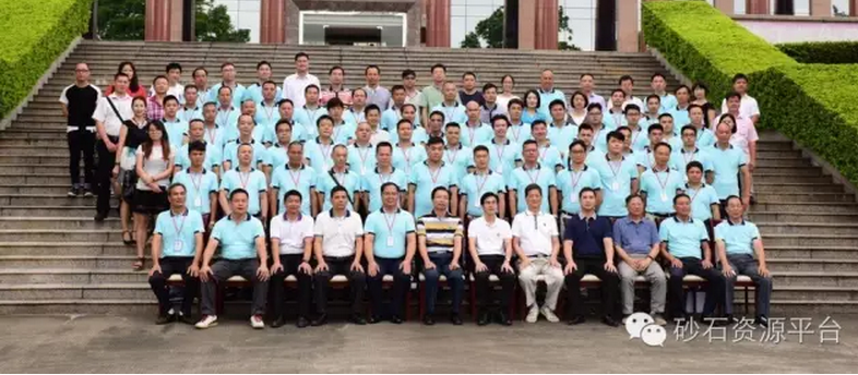 奕創(chuàng)飛公司代表參加“東莞市砂船行業(yè)的重大開幕”